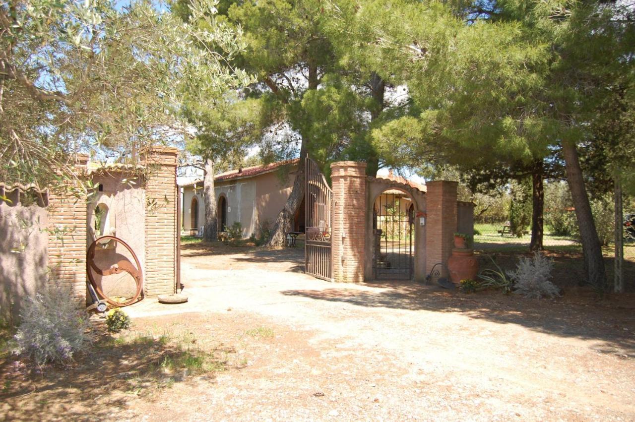 Apartamento Relais Casale Il Poggetto - Olivo 2 By Zoom In Earth Cecina  Exterior foto